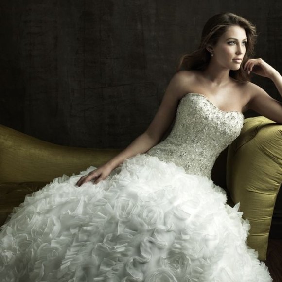 Wedding Dress Size 10 - Picture 4 of 9